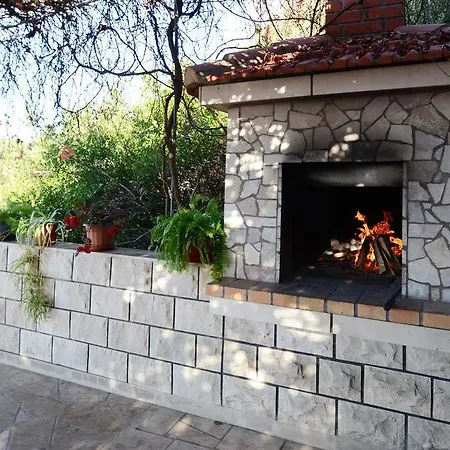 Apartment Zavalatica 14204a