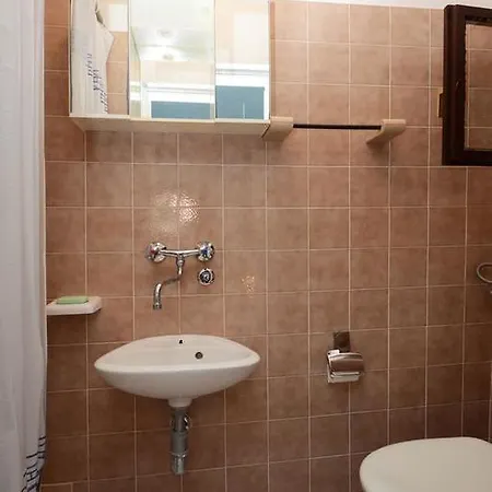Apartment Zavalatica 14204a Čara